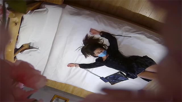 黑客破解偷拍小情侣相约激情啪啪_
